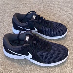 Women’s Nike Tennis Shoes